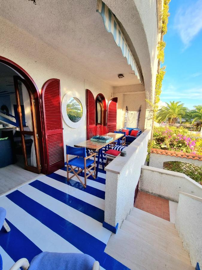 Villa Vista Mare Su Tre Piani Con Giardino Falerna Exterior foto