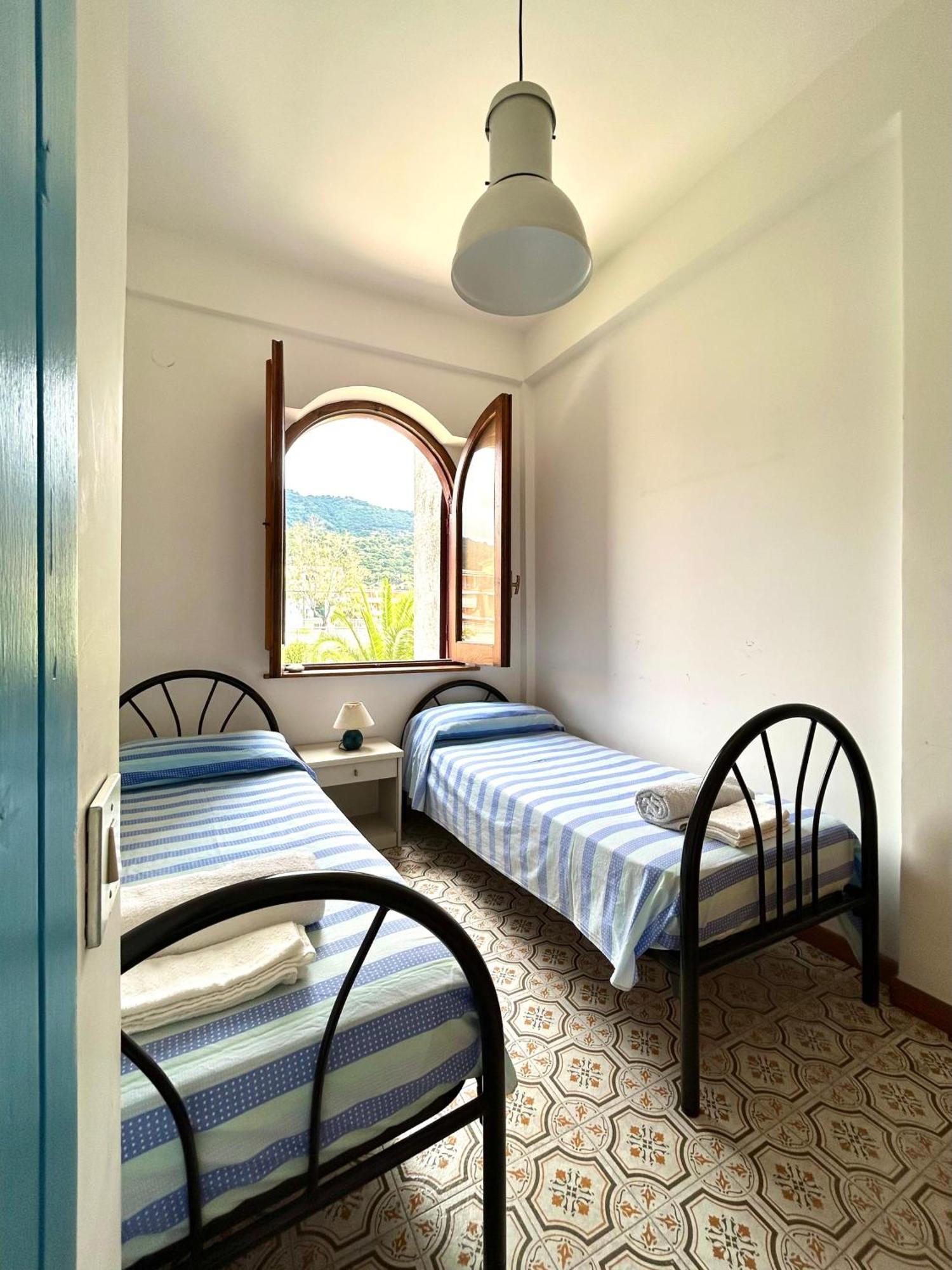 Villa Vista Mare Su Tre Piani Con Giardino Falerna Exterior foto